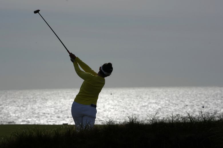 AIG 여자 오픈 마지막 라운드 14번 홀에서 샷을 한 일본 야마시타 미유. 야마시타는 이 홀에서 파를 기록했다. /AP 연합뉴스