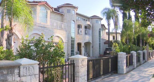 대리모가 출산한 15명의 아이가 발견된 중국계 미국인 귀진 쉬안ㆍ실비아 장 부부의 침실 9개짜리 아케이디아 시 저택