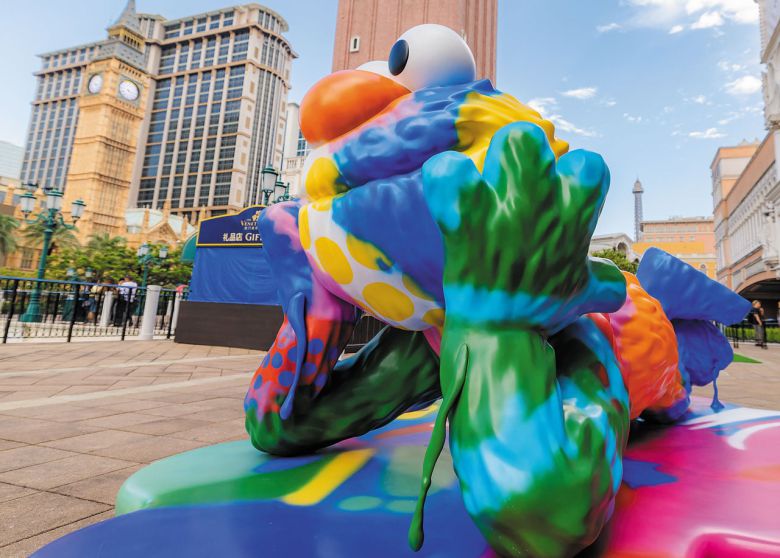 9명의 유망 작가가 함께한 샌즈 차이나의 '도파민 : 행복의 원천' 전시 속 대형 설치물. /샌즈 차이나