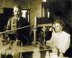 피에르 퀴리(왼쪽)와 마리 퀴리. /조선일보 DB