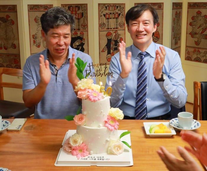 올해 광복절 특사로 사면복권된 조국 전 조국혁신당 대표(오른쪽)와 백원우 전 청와대 민정비서관./조국혁신당 황현선 사무총장 페이스북 캡처