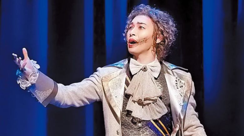 이달 13일 디즈니+에 공개된 뮤지컬 ‘웃는 남자’ 실황 영상 속 주인공 그윈플렌(배우 박강현)./디즈니+