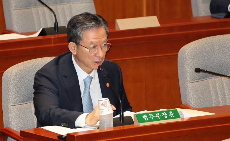 1일 서울 여의도 국회에서 열린 제429회 국회(정기회) 예산결산특별위원회 제1차 전체회의에서 정성호 법무부 장관이 질의에 답변하고 있다. /뉴스1