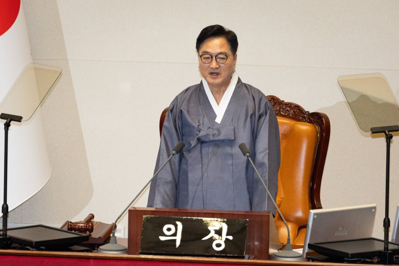 우원식 국회의장이 1일 서울 여의도 국회에서 열린 제429회 국회(정기회) 개회식에서 개회사를 하고 있다. /뉴스1