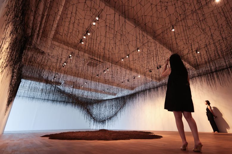 이번 전시의 하이라이트인 설치 작품 ‘리턴 투 어스(Return to Earth·2025)’. /연합뉴스