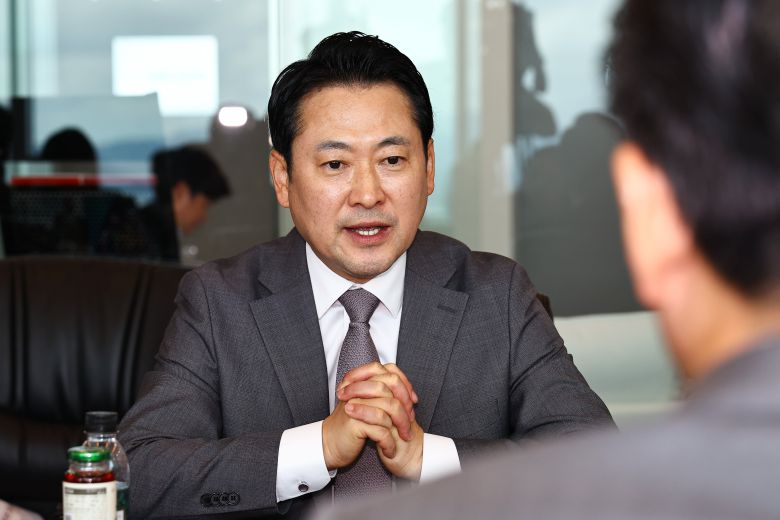 장동혁 국민의힘 대표가 4일 서울 여의도 IFC 주한미국상공회의소에서 열린 국민의힘 - 주한미국상공회의소(AMCHAM)간담회에서 모두발언을 하고 있다./ 뉴스1