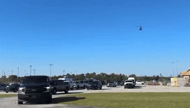 미국 이민 당국이 헬리콥터와 군용차를 끌고 조지아주의 현대차그룹·LG에너지솔루션 합작 배터리 공장을 급습하는 모습. /ICE