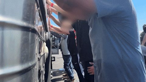 미국 이민세관단속국(ICE)가 5일 홈페이지에 공개한 현대차·LG에너지솔루션 합작 배터리 공장 단속 현장. /ICE