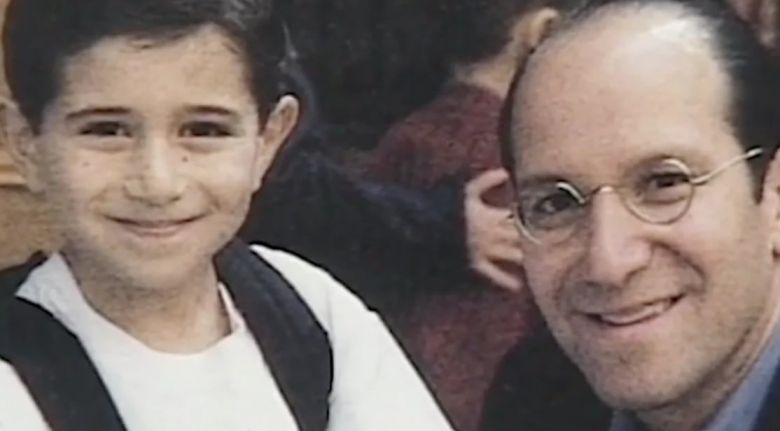 투자은행 '캔터 피츠제럴드'의 최고경영자(CEO) 시절 하워드 러트닉 상무장관(오른쪽)과 장남 카일 러트닉. 이 사진은 2001년 9월 11일 당일 촬영된 것인데, 이날 러트닉은 아들의 유치원 등원 첫 날을 함께했고 그 덕에 9·11 테러로 인한 희생을 면할 수 있었다. /X(옛 트위터)