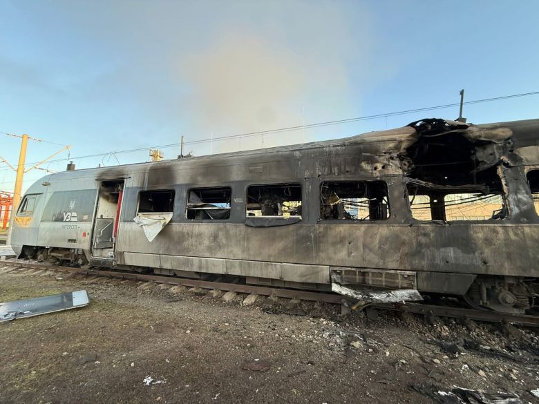 러시아군 공습으로 지난달 28일 파괴된 한국산 열차들의 모습 /우크라이나 부총리실 제공