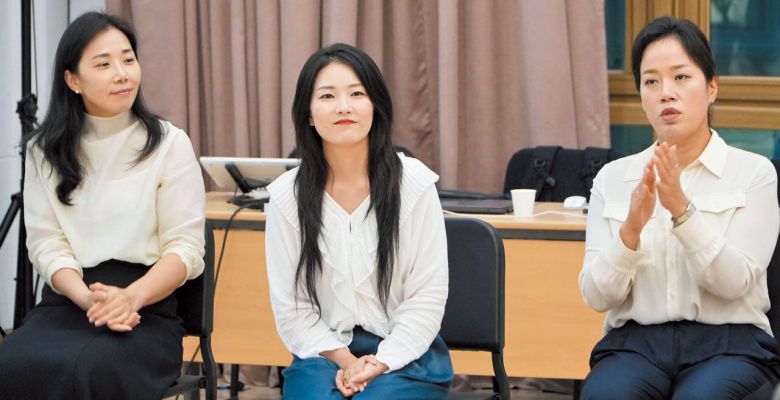 오페라 ‘화전가’에 출연하는 소프라노 최혜경(왼쪽부터), 윤상아, 메조소프라노 임은경. /국립오페라단