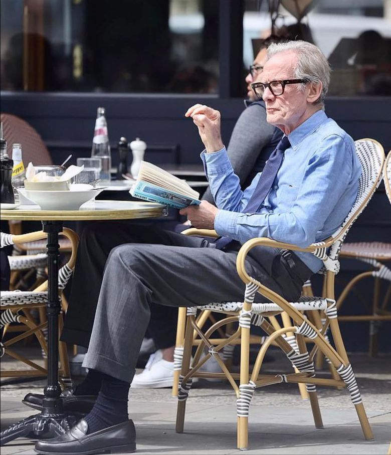 옥스퍼드 셔츠는 타이를 한 정장 차림과도 굉장히 잘 어울린다@핀터레스트.