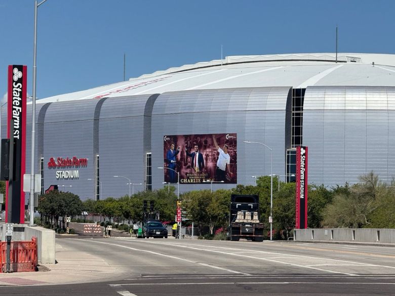 20일 미 애리조나주 글렌데일의 '스테이트 팜 스타디움'. 찰리 커크 추모식을 하루 앞두고 도널드 트럼프 미국 대통령이 참석하는 이곳의 경비는 최고조에 달했다. /박국희 특파원