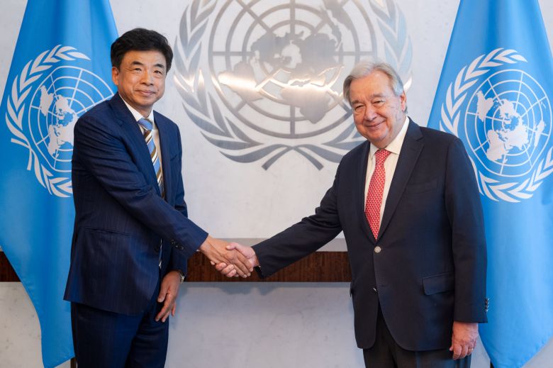 차지훈 신임 주유엔대사는 18일 미국 뉴욕 유엔본부에서 안토니우 구테흐스 사무총장를 만났다./주유엔 한국대표부