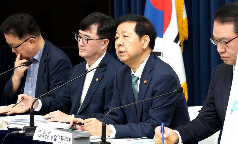 구윤철 경제부총리 겸 기획재정부 장관이 8월 28일 세종시 정부세종청사 중앙동에서 열린 2026년 예산안 및 2025-2029 국가재정운용계획을 발표하고 있다./뉴스1