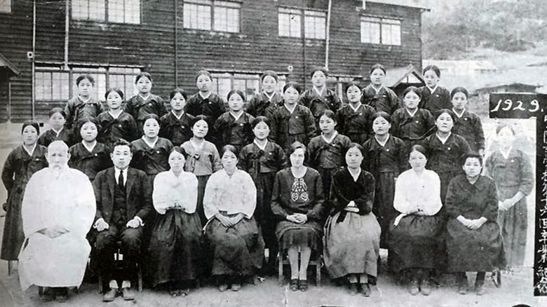진주교회가 설립한 시원여학교의 1929년 졸업기념 사진. /진주교회 제공