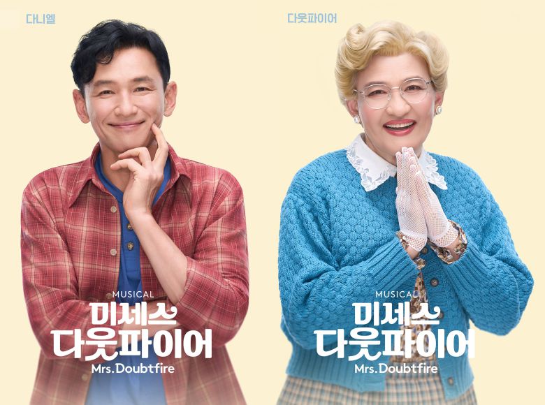 뮤지컬 '미세스 다웃파이어' 황정민 배우의 극중 모습. 아버지 '다니엘'(왼쪽)과 여장한 유모 할머니 '다웃파이어 부인'. /샘컴퍼니·스튜디오선데이