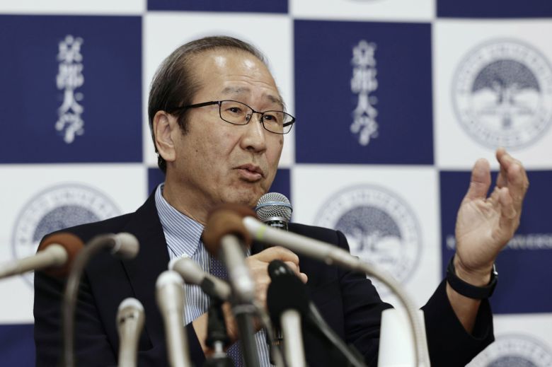 8일 노벨 화학상을 공동 수상한 기타가와 스스무 일본 교토대 교수가 기자회견을 하고 있다. /AP 연합뉴스