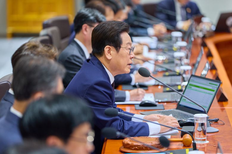 이재명 대통령이 14일 서울 용산 대통령실 청사에서 열린 국무회의에서 발언하고 있다./뉴스1