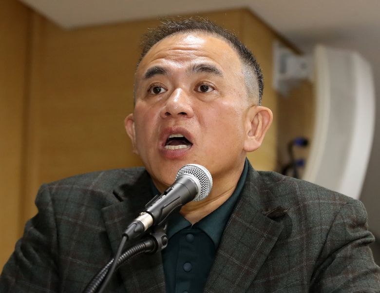 28일 경남 창원 의창구 경남도청에서 열린 국회 행정안전위원회의 경남도청에 대한 국정감사에 증인으로 출석한 명태균씨. /뉴스1