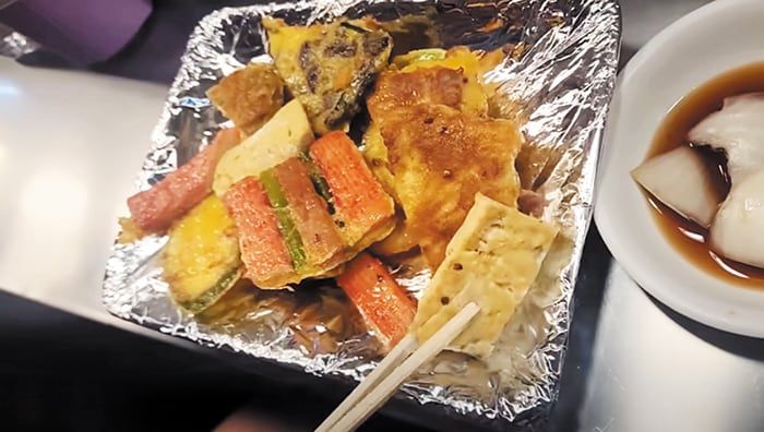 2023년 유튜브 '희철리즘'이 광장시장에서 주문한 1만5000원짜리 모둠전 한접시./ 유튜브