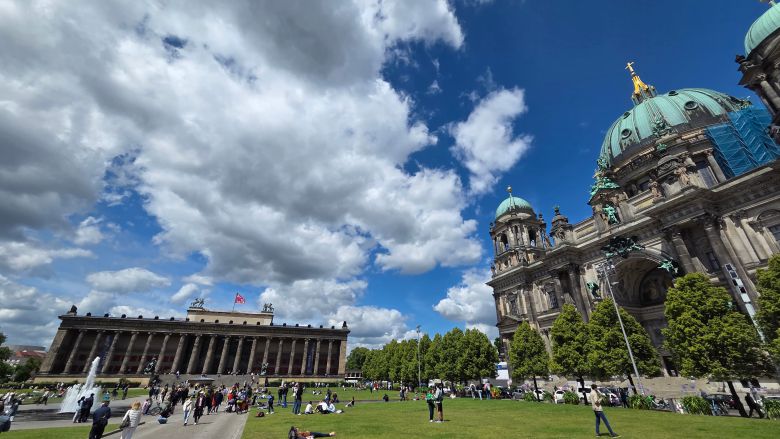 독일 최대 기독교 예배당인 베를린 돔(오른쪽)은 알테 무제움 등 주요 박물관 5곳이 모인 '박물관 섬'의 랜드마크다./김기철