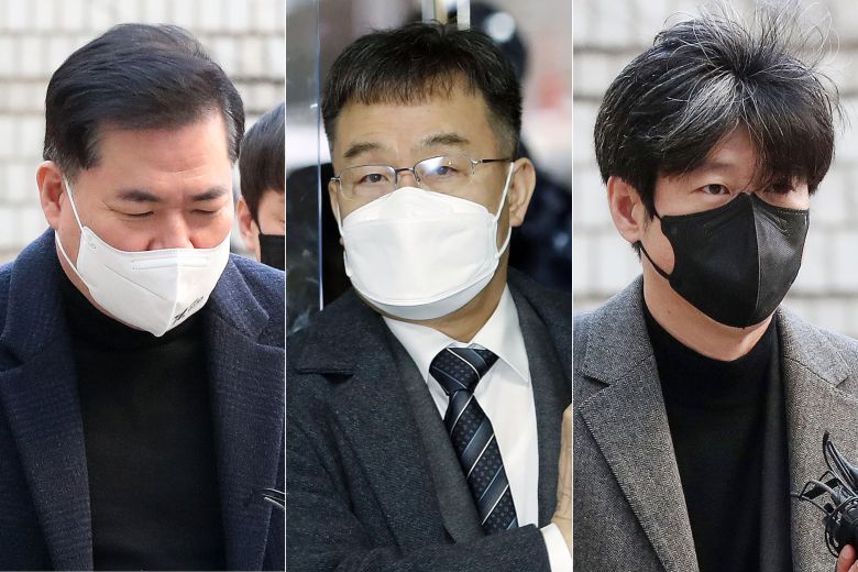 유동규 전 성남도시개발공사 기획본부장(왼쪽부터)과 화천대유자산관리 대주주 김만배씨, 남욱 변호사가 2023년 1월 27일 오전 서울 서초구 서울중앙지법에서 열린 대장동 개발 사업 로비·특혜 의혹 관련 1심 속행 공판에 출석하고 있다. /뉴스1