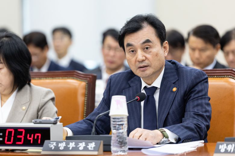 안규백 국방부 장관이 5일 서울 여의도 국회에서 열린 제429회국회(정기회) 국방위원회 제6차 전체회의에서 의원 질의에 답변하고 있다. /뉴스1