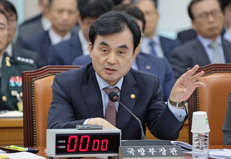 안규백 국방부 장관이 지난 10월 30일 서울 여의도 국회 국방위원회에서 열린 국방부에 대한 종합감사에서 의원 질의에 답하고 있다. /남강호 기자