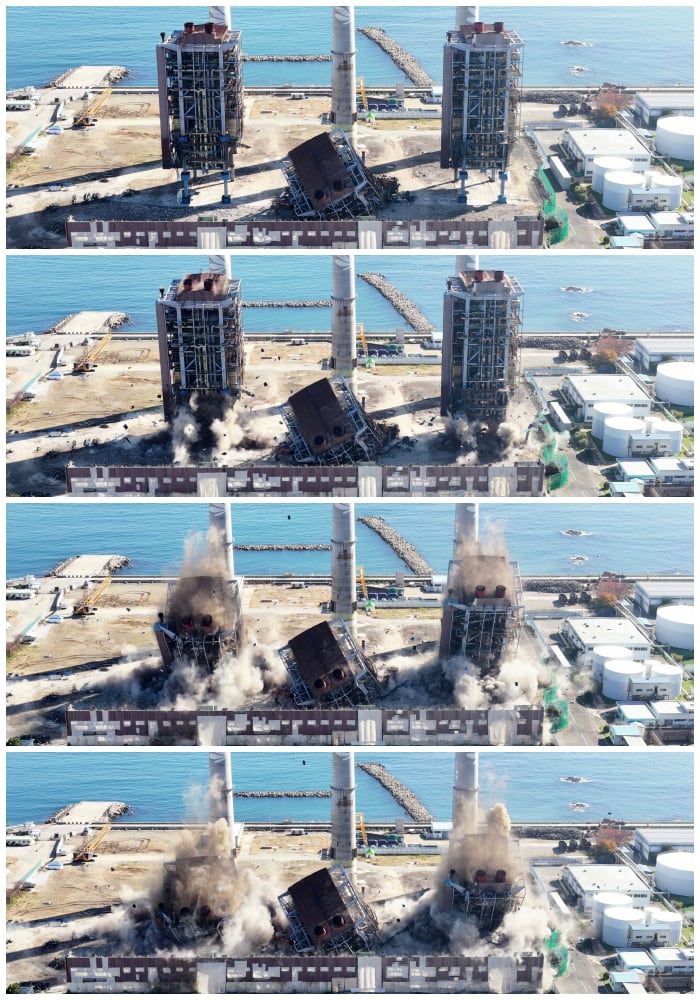 울산화력발전소 보일러 타워 붕괴 사고 엿새째인 11일  보일러타워 4호기, 6호기가 발파 해체 되고 있다./ 김동환 기자