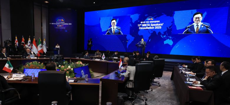 믹타 국회의장회의, 개회사 하는 우원식 국회의장    (서울=연합뉴스) 최재구 기자 = 우원식 국회의장이 12일 서울 그랜드&비스타 워커힐 호텔에서 열린 제11차 믹타(MIKTA) 국회의장회의 개회식에서 개회사를 하고 있다. 믹타는 멕시코, 인도네시아, 한국, 터키, 호주의 영문명 첫 글자를 순서대로 조합한 것으로, 한국 주도로 2013년 9월 결성됐다. 2025.11.12    jjaeck9@yna.co.kr/2025-11-12 11:47:41/<저작권자 ⓒ 1980-2025 ㈜연합뉴스. 무단 전재 재배포 금지, AI 학습 및 활용 금지>