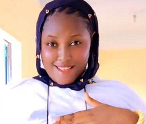 군중이 지켜보는 가운데 처형당한 말리의 인플루언서 마리암 시세. /X(옛 트위터)