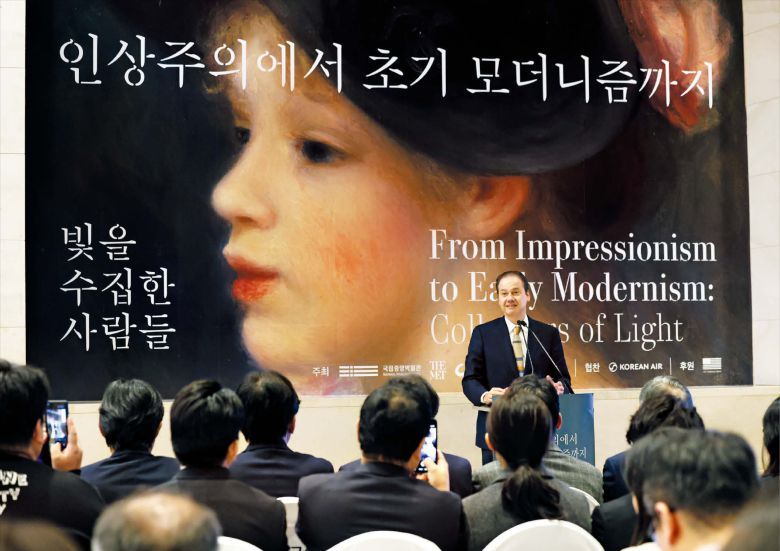 미국 메트로폴리탄 박물관을 대표하는 인상주의 걸작들이 서울에 처음 상륙했다. 서울 용산 국립중앙박물관 특별전 ‘인상주의에서 초기 모더니즘까지, 빛을 수집한 사람들’ 개막을 하루 앞두고 13일 열린 언론공개회에서 맥스 홀라인 메트로폴리탄 박물관장이 축사하고 있다. /박성원 기자