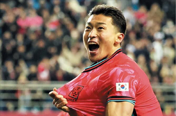 1년 8개월 만에 A매치에 출전한 조규성이 후반 43분 쐐기골을 넣은 뒤 포효하고 있다./연합뉴스