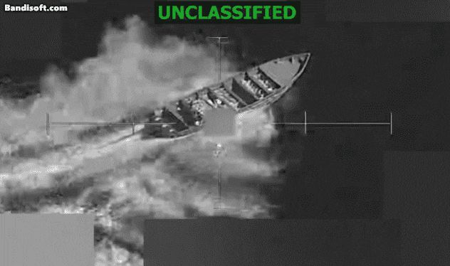 미 남부사령부가 공개한 '마약운반선' 격침 및 격침 장면./엑스(X·옛 트위터)