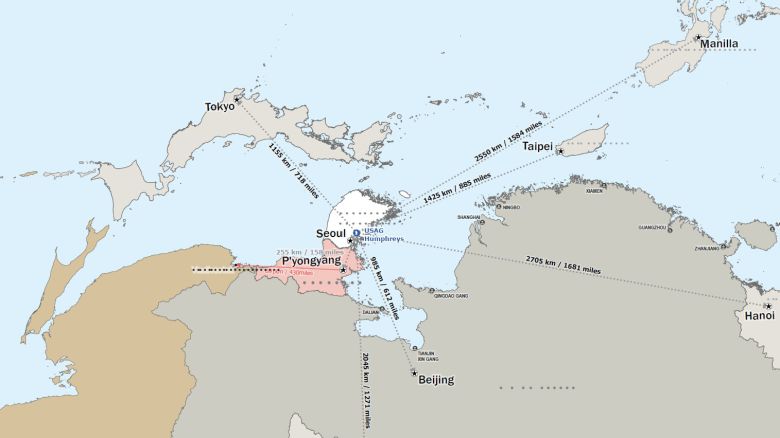 제이비어 브런슨 주한미군사령관이 17일 주한미군 홈페이지와 언론에 공개한 ‘동해가 위로 가도록 뒤집힌 지도(East-Up Map). /주한미군