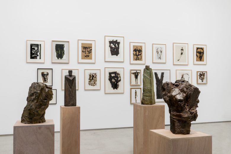 조각가 정현 개인전이 열리고 있는 서울 삼청동 PKM 갤러리 전시 전경. /PKM 갤러리