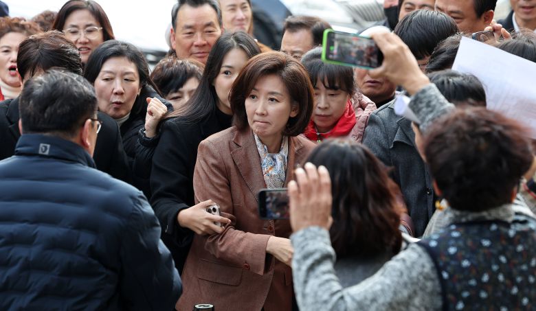 나경원 국민의힘 의원이 20일 서울 양천구 남부지법에서 열린 '자유한국당 패스트트랙(신속처리안건) 충돌 사건' 1심 선고 공판에 출석하고 있다. 2025.11.20/뉴스1