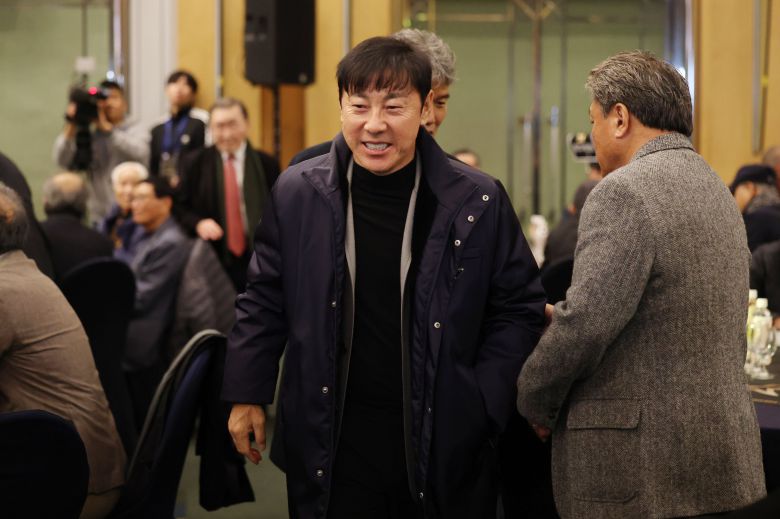 1일 2025 K리그 대상 시상식에 참석한 신태용 전 울산HD 감독. /뉴스1