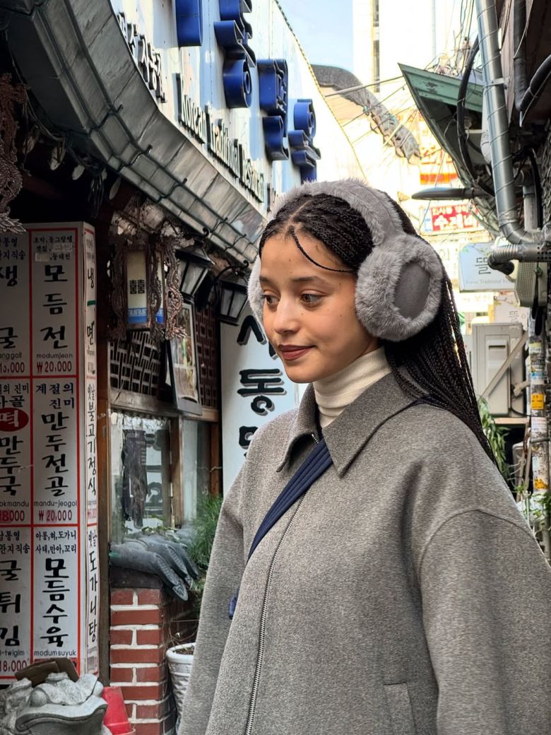 체이스 인피니티는 지난달 친구들과 서울에 와 인사동·익선동 일대를 돌아다니며 인증 사진을 남겼다. /인스타그램