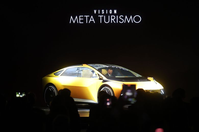 5일 경기 용인 기아 비전스퀘어에서 열린 기아 80주년 기념식에서 콘셉트카 '비전 메타투리스모'가 공개되고 있다. /연합뉴스