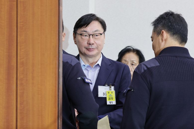 이화영 전 경기도 평화부지사가 지난 10월 23일 서울 여의도 국회 법제사법위원회에서 열린 서울고등검찰청·서울중앙지방검찰청 등에 대한 국정감사에 출석하고 있다./뉴스1