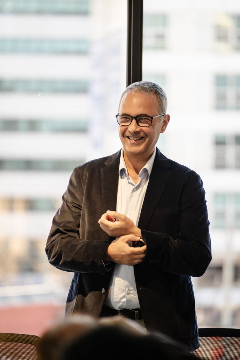 카멜 다우드는 “이 책과 함께 나는 도마 위에 올랐다”며 “정부가 숨기려고 한 알제리의 상처를 건드렸기 때문”이라고 했다./민음사