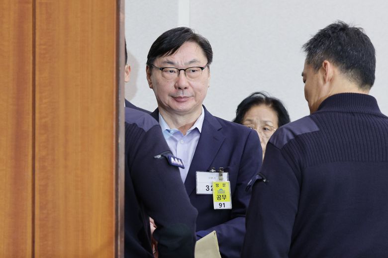 이화영 전 경기도 평화부지사가 지난 10월 23일 서울 여의도 국회 법제사법위원회에서 열린 서울고등검찰청·서울중앙지방검찰청 등에 대한 국정감사에 출석하고 있다./뉴스1