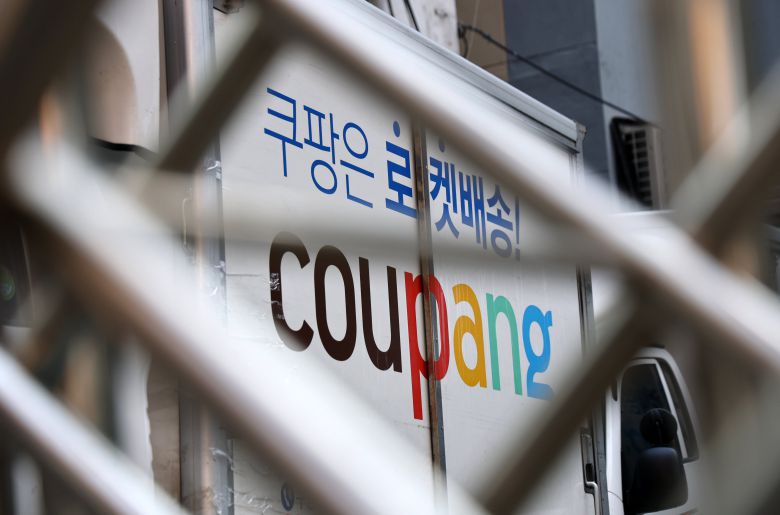 서울 시내 쿠팡 배송차량 모습. /연합뉴스