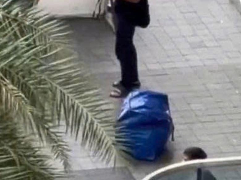 베트남 현지 경찰이 지난달 23일 시신이 담긴 대형 가방을 발견해 수사에 나섰다. /베트남 보건부 공식 기관지 '건강과 삶'(suckhoedoisong)