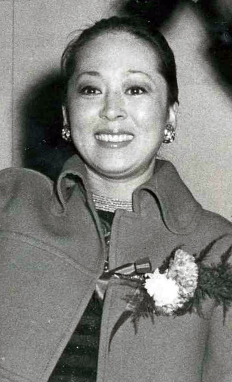 1975년 영화 ‘육체의 약속’으로 대종상을 받던 때의 김지미 모습./연합뉴스