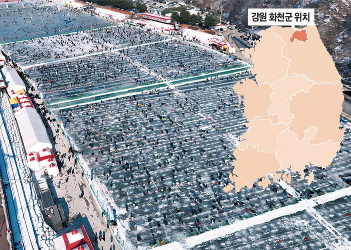 2월 1일, 강원 화천군 화천산천어축제장에서 관광객들이 축제 폐막을 하루 앞두고 얼음낚시를 즐기고 있다. 축제 기간 관광객은 총 186만 명에 육박했다.