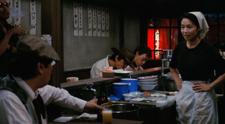 영화 '담뽀뽀'의 주연인 미야모토 노부코(오른쪽)은 이타미 주조 감독의 아내입니다. 그의 모든 작품에 출연했어요./디스테이션