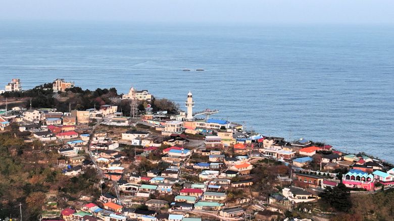 묵호 등대마을과 바다